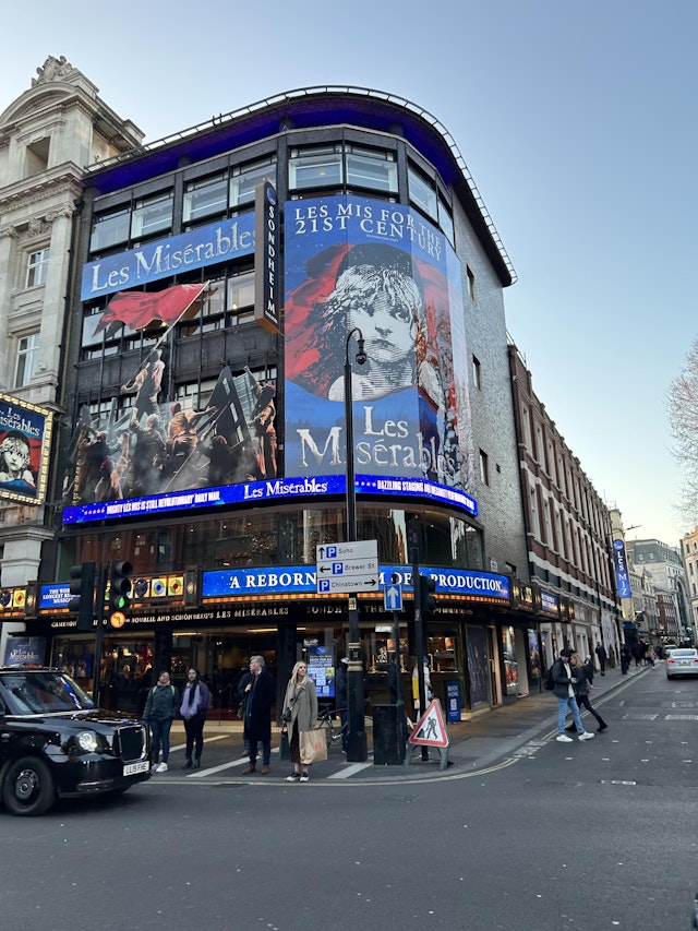 les-mis-billboard-london-west-end